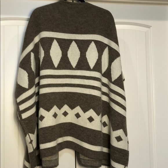 Boutique T.C. Elli’s Sweater Cardigan Poncho - Picture 6 of 6
